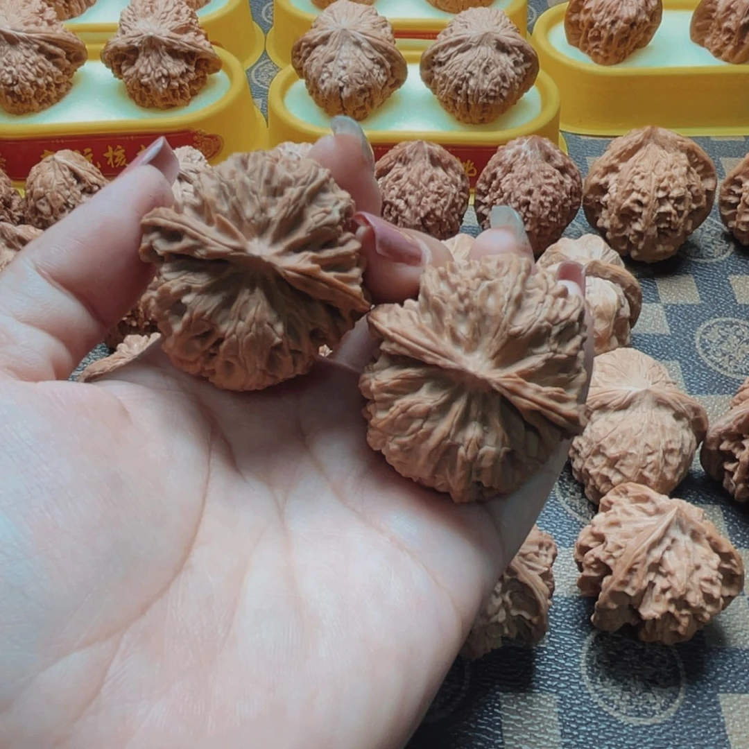 雪***鱼把件桃核全品苹果园41