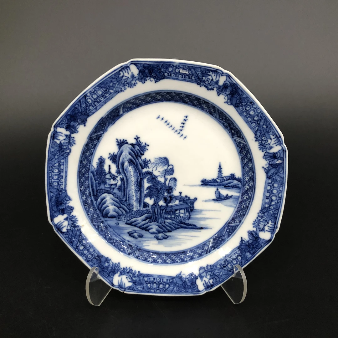 25120217 清乾隆青花亭台楼阁山水纹赏盘 直径16.4cm