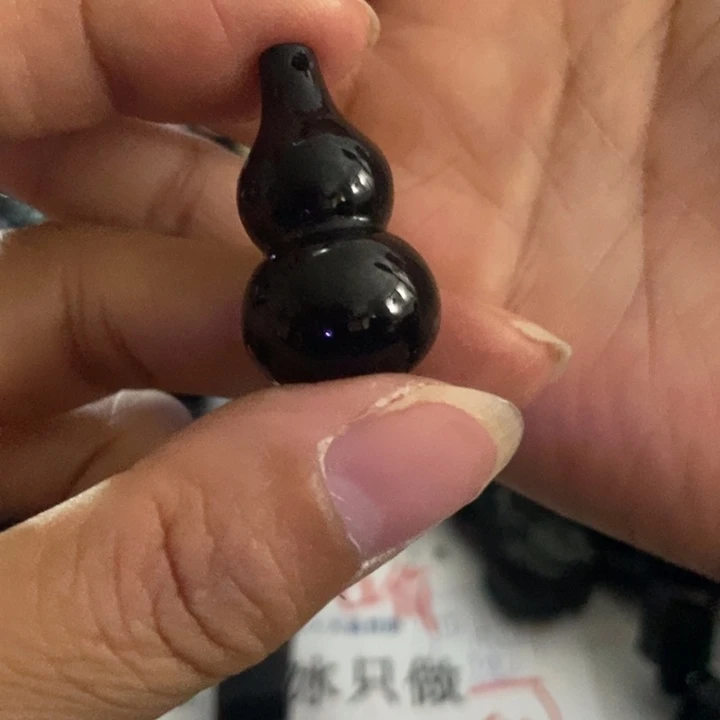 翡翠未镶嵌颈饰葫芦