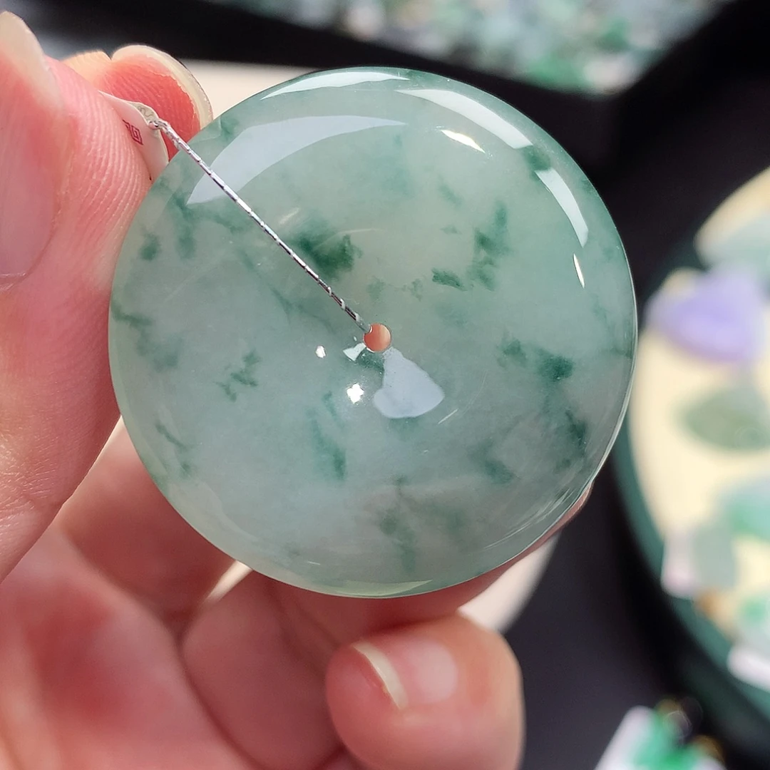 翡翠未镶嵌颈饰平安扣