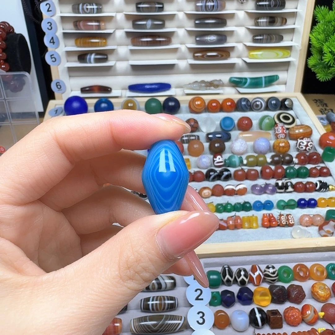 玛瑙/玉髓玛瑙绿色牛角未镶嵌辥**?