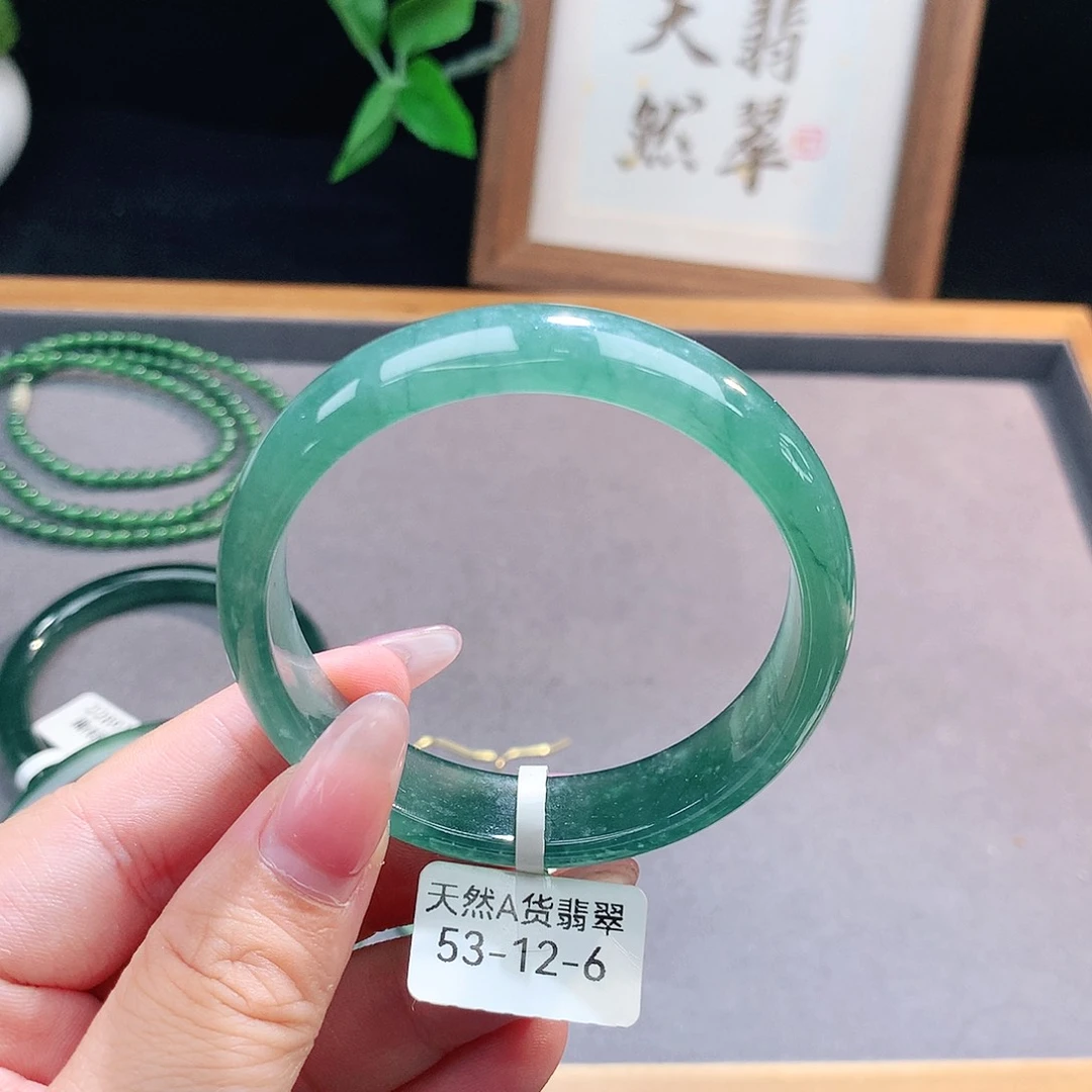 未镶嵌手镯（圆镯）翡翠