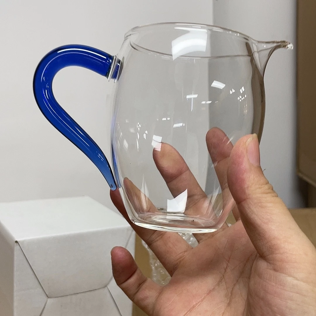搪瓷杯子里还有很多东西