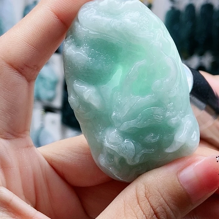 颈饰足铂镶嵌翡翠翡翠