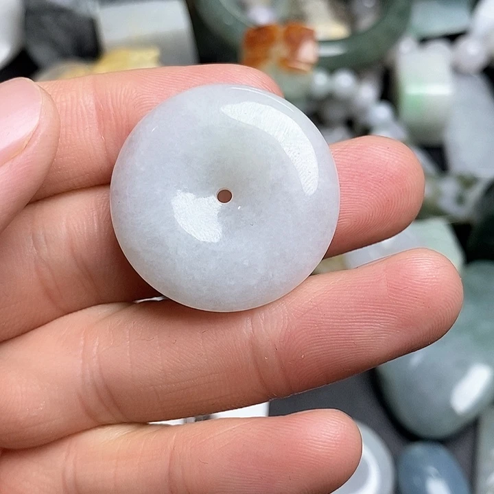 洁***洁翡翠未镶嵌颈饰天然翡翠