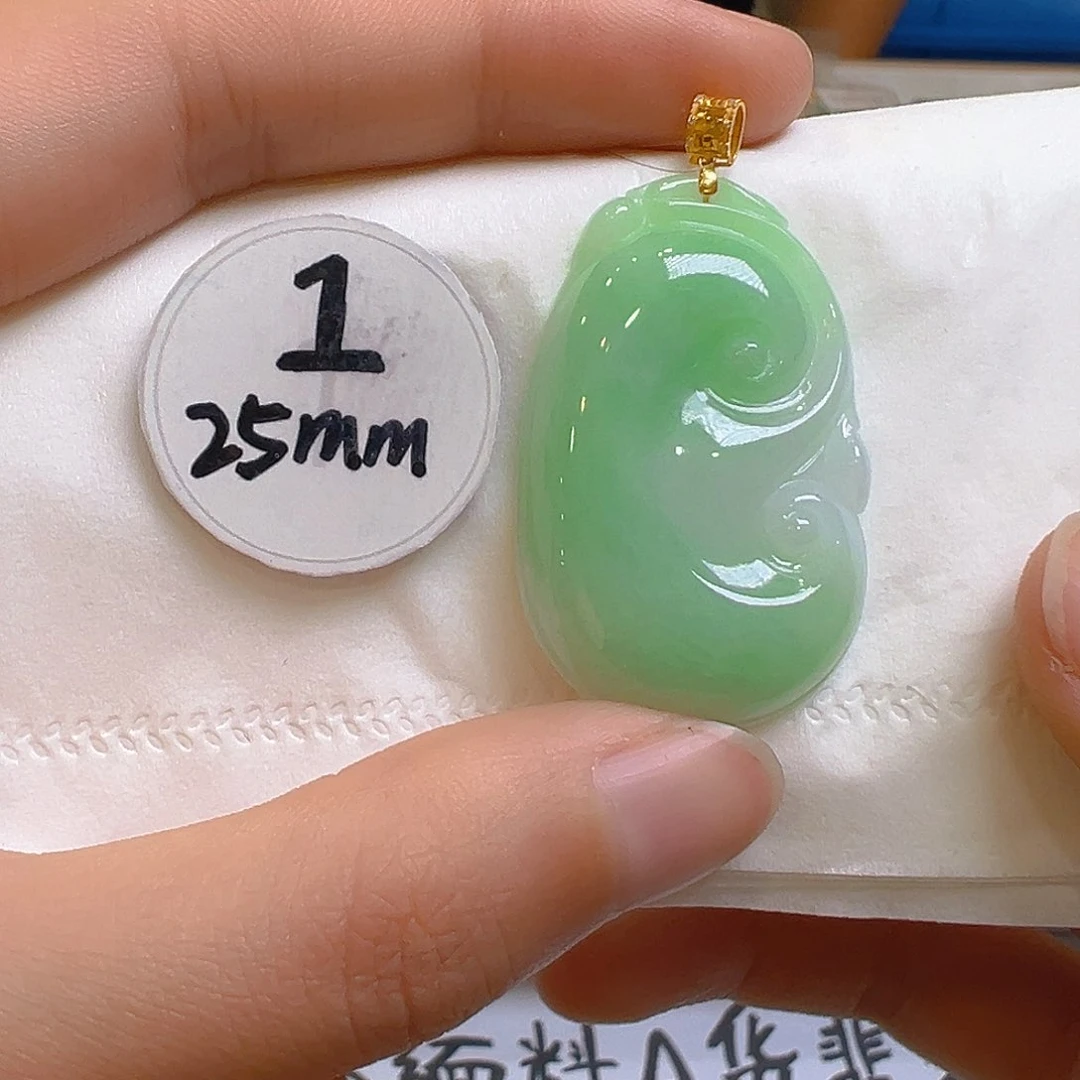 翡翠颈饰18K金镶嵌翡翠