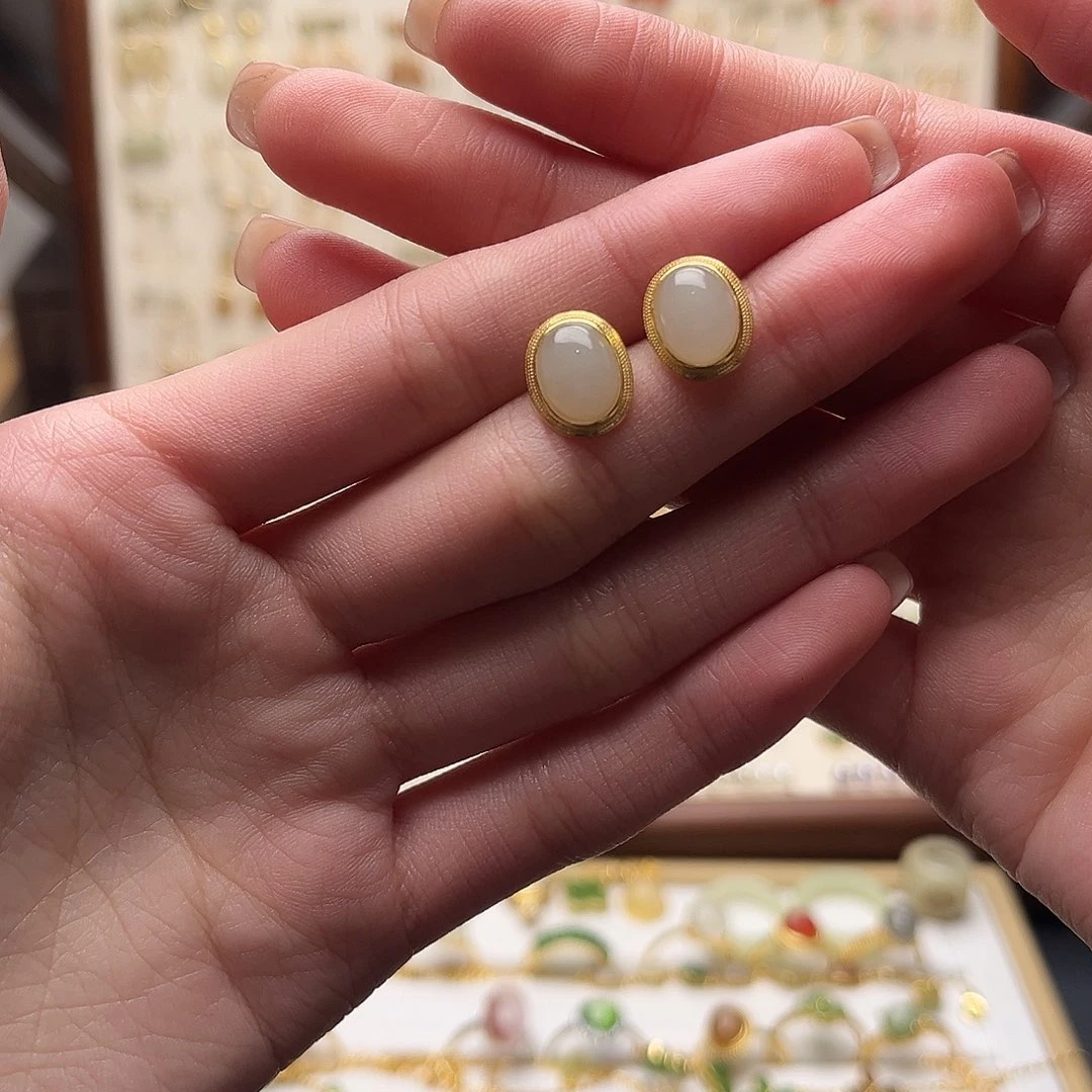 和田玉未镶嵌耳饰