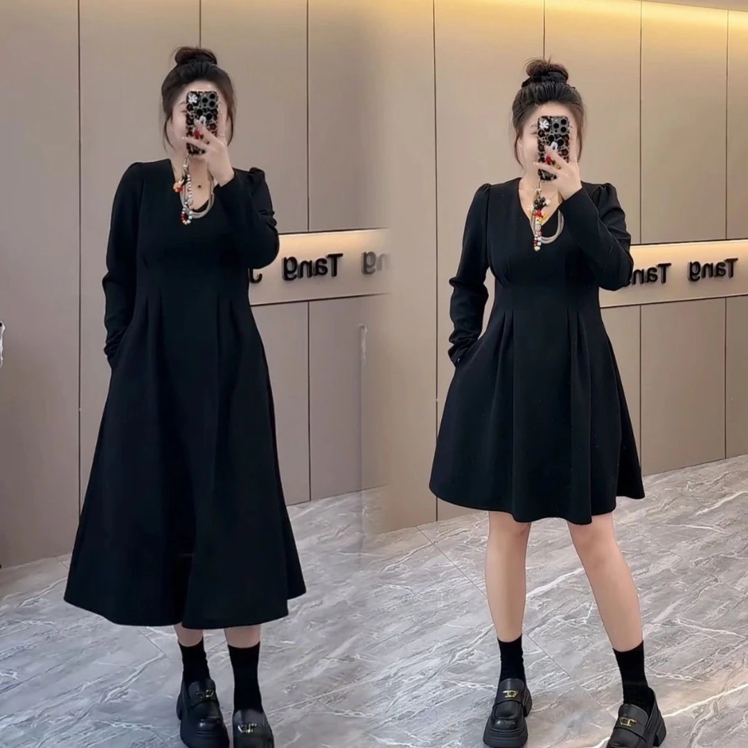 大码女装春秋V领赫本风气质连衣裙胖妹妹遮肉法式收腰显瘦小黑裙