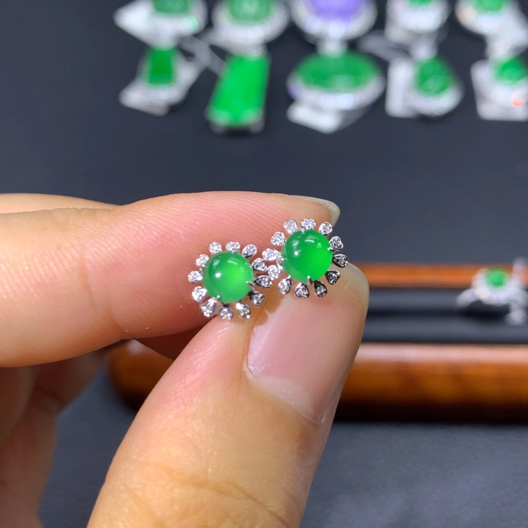 翡翠18K金镶嵌耳饰翡翠