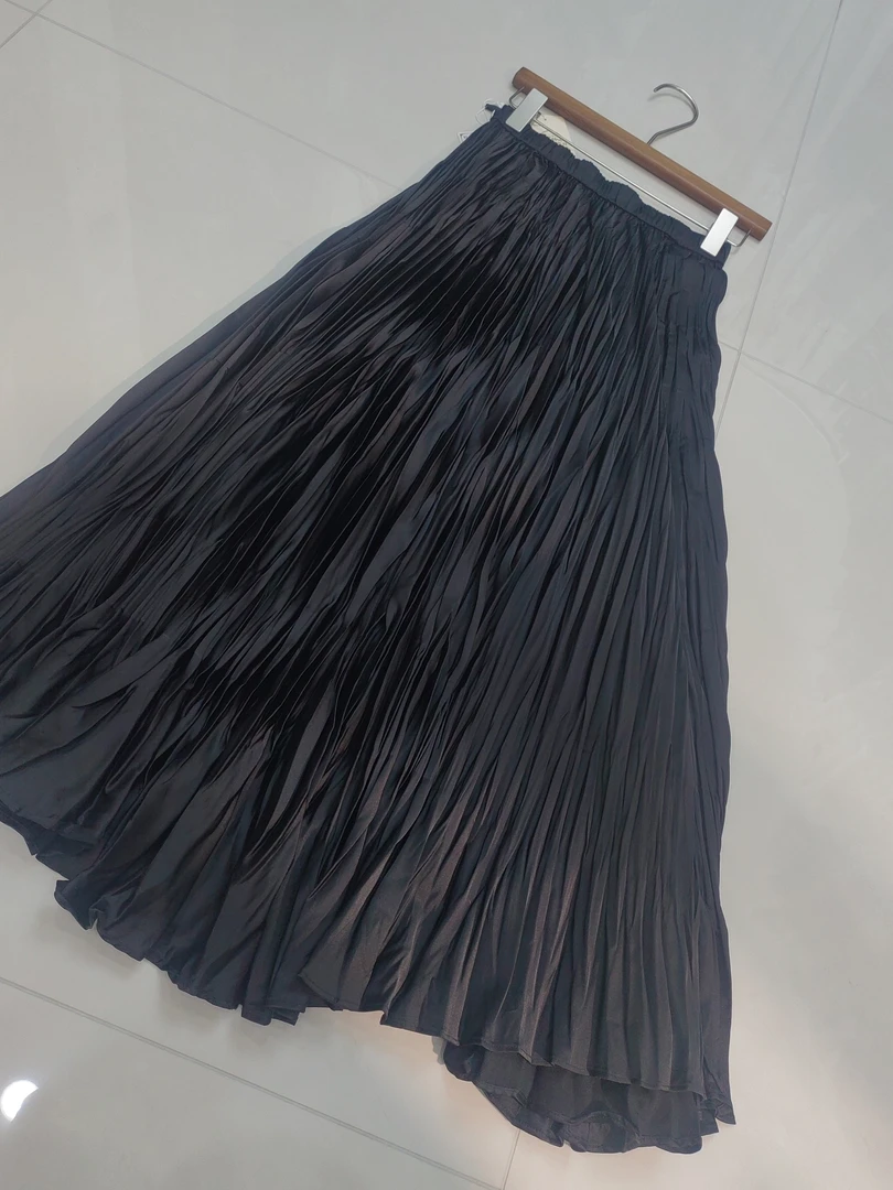 高级感缎面褶皱显瘦A字半身裙通勤百搭时尚单品