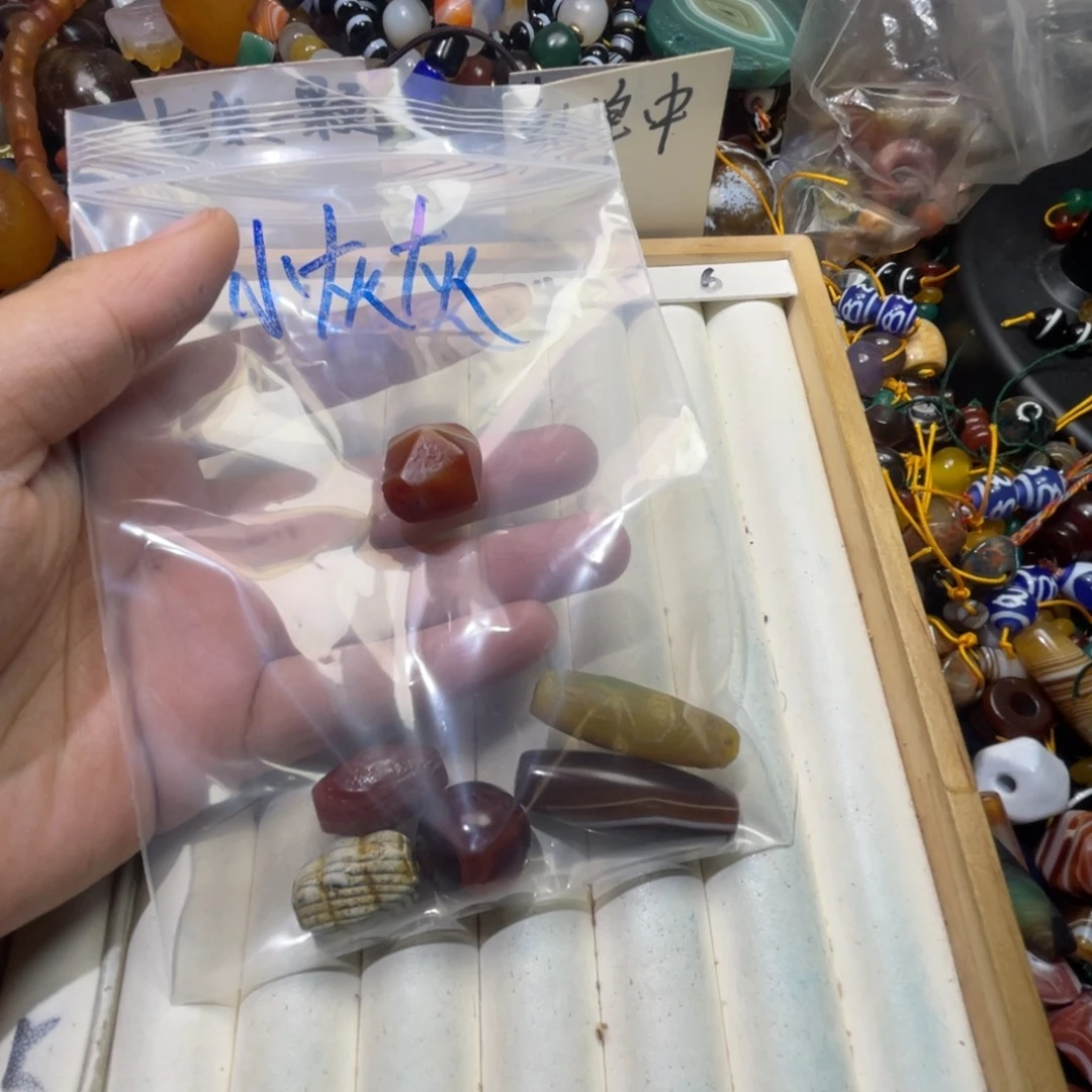 小***灰玛瑙/玉髓未镶嵌珠宝半成品