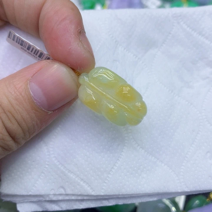 颈饰18K金镶嵌翡翠