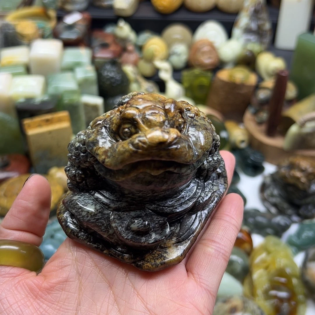 一****岫岩河磨玉（透闪石质玉）未镶嵌颈饰河磨玉金蟾小摆