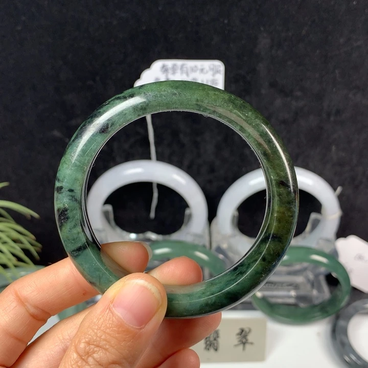 翡翠未镶嵌手镯51号。 53圈