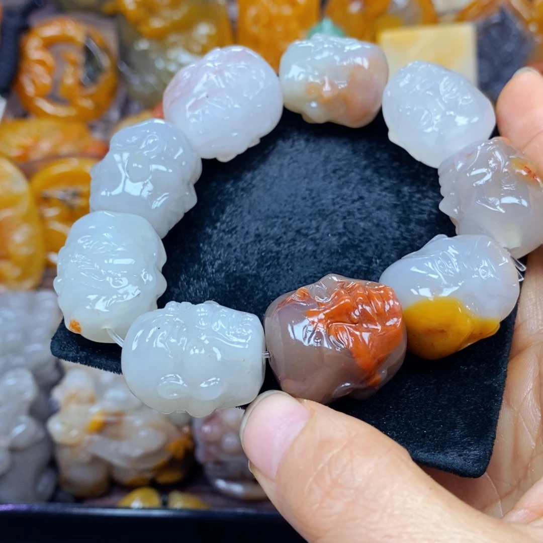 未镶嵌石英质玉（黄龙玉）颈饰