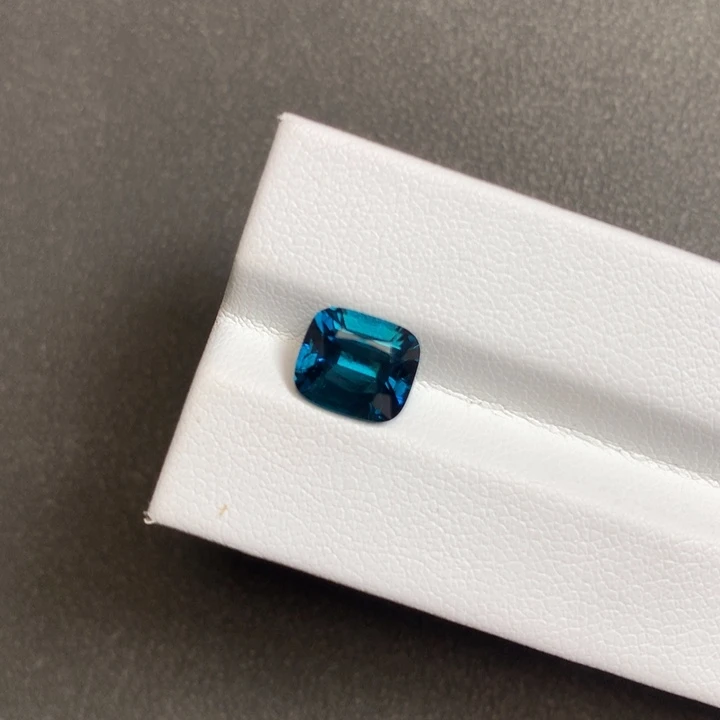 裸石未镶嵌碧玺瞎*聊天然碧玺裸石2.4ct吉1809