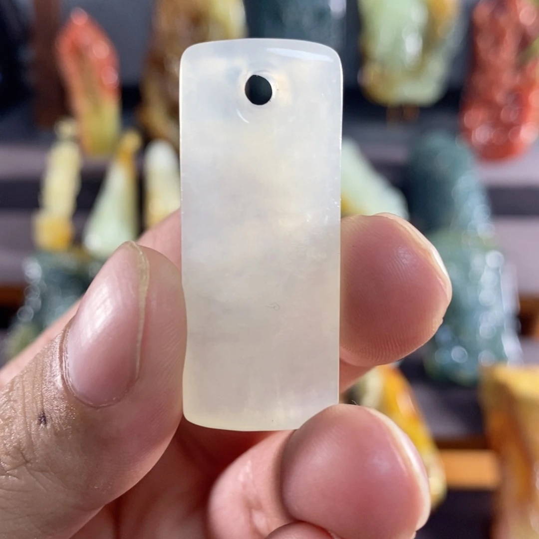 蛇纹石玉未镶嵌花玉挂件