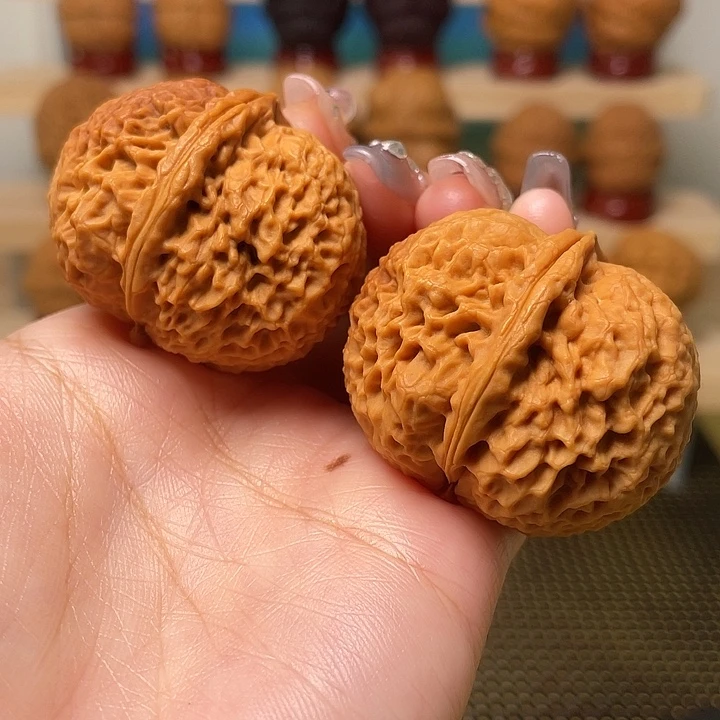 文玩核桃吊坠珊瑚19
