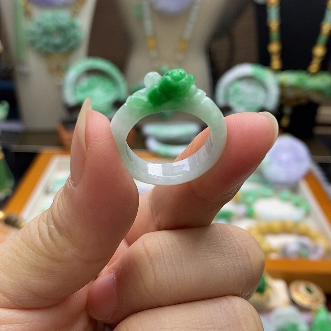 翡翠未镶嵌戒圈戒圈