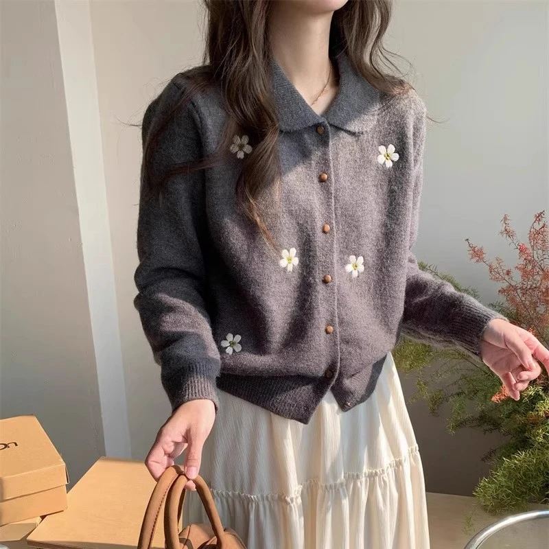 森系复古灰色polo领针织开衫韩系刺绣学院风小众设计感毛衣外套女