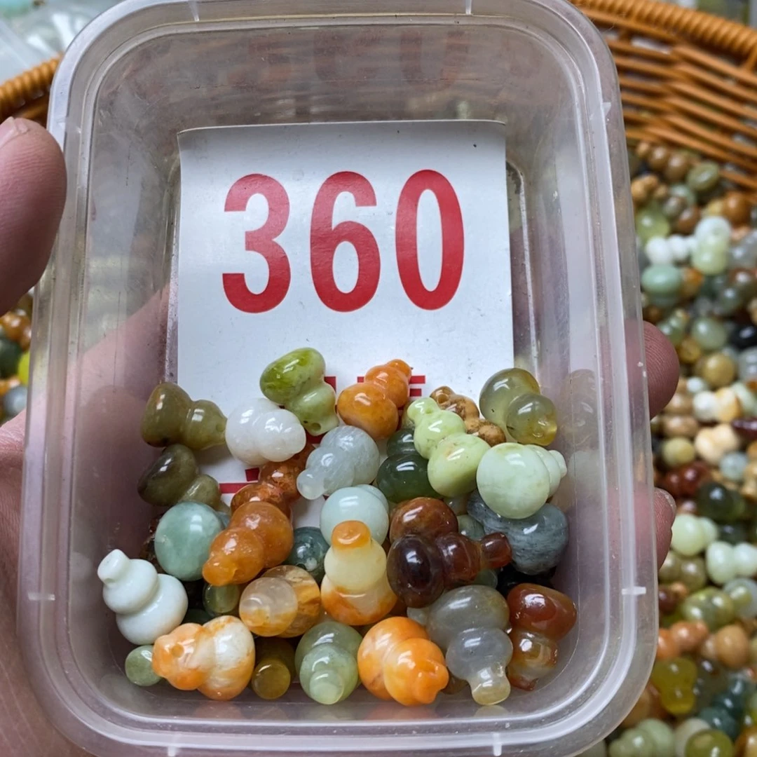 蛇纹石玉挂坠未镶嵌