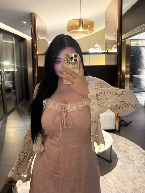 大码夏季钩花开衫+法式温柔风蕾丝吊带连衣裙两件套