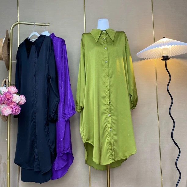 烫钻时尚纯色中长款衬衫裙外披设计风格独特