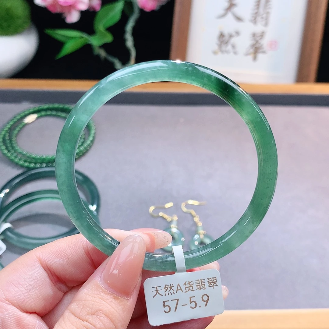 未镶嵌手镯（圆镯）翡翠