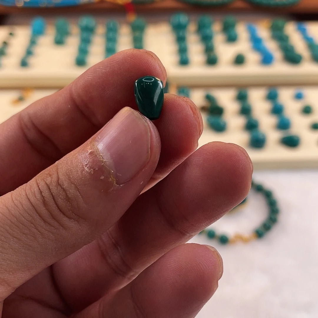 绿松石未镶嵌颈饰