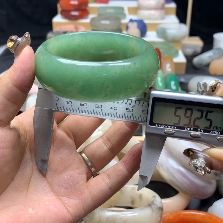 未镶嵌手镯石英质玉