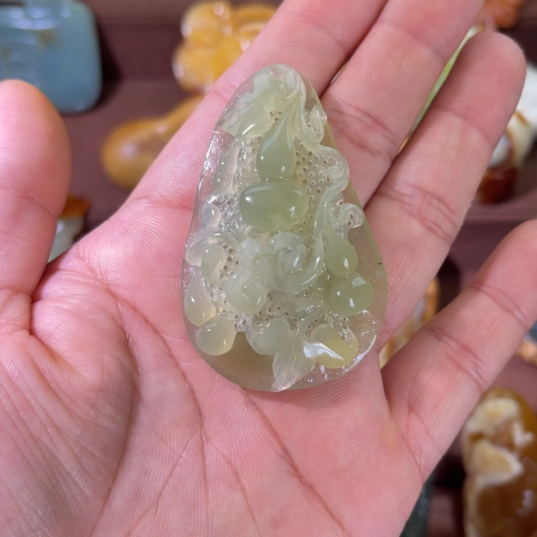 蛇纹石玉未镶嵌颈饰