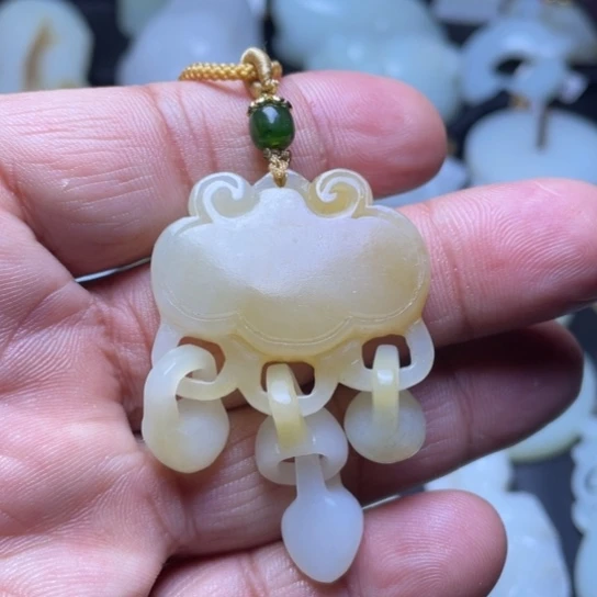 未镶嵌和田玉挂件