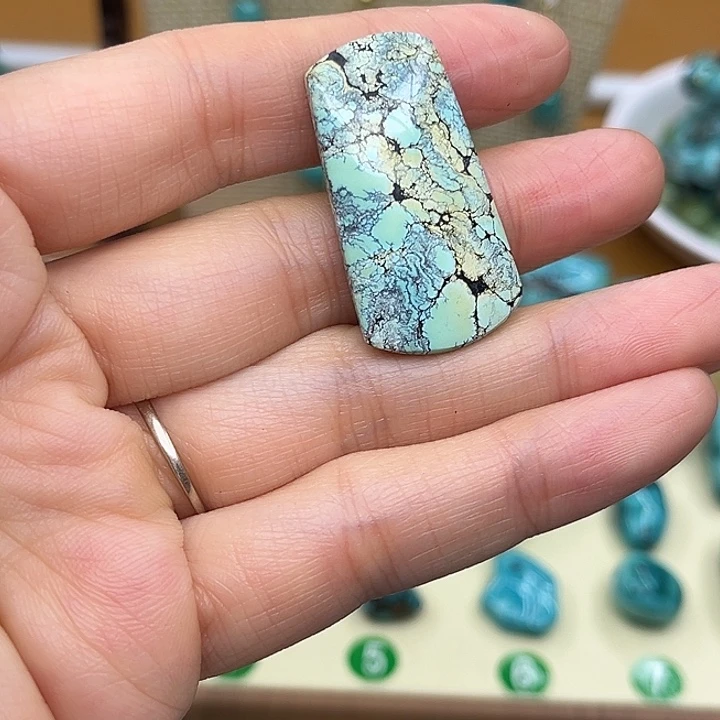 永***梅绿松石未镶嵌颈饰