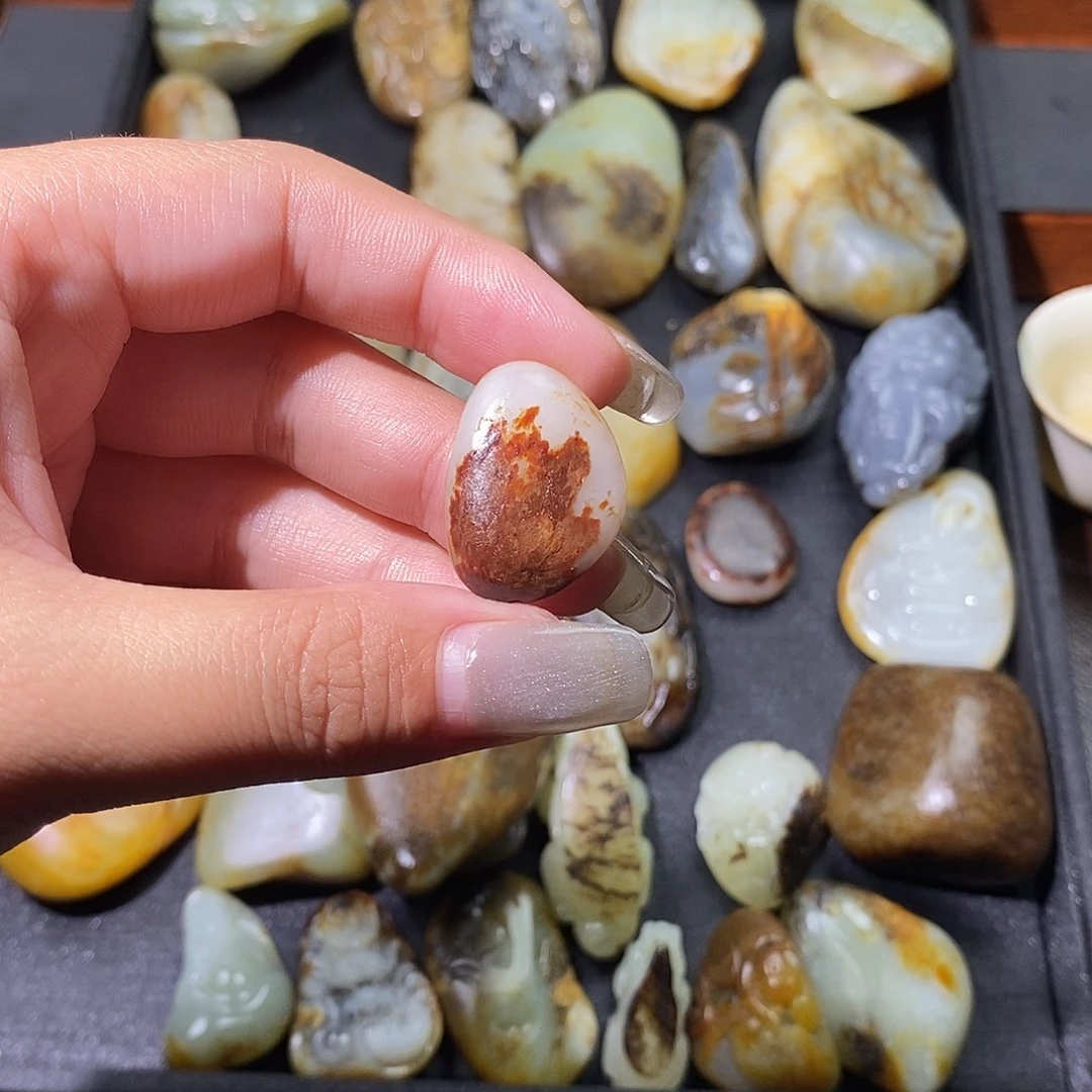 菩***圣和田玉未镶嵌颈饰