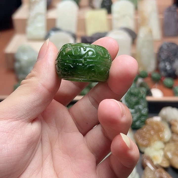 未镶嵌戒指和田玉