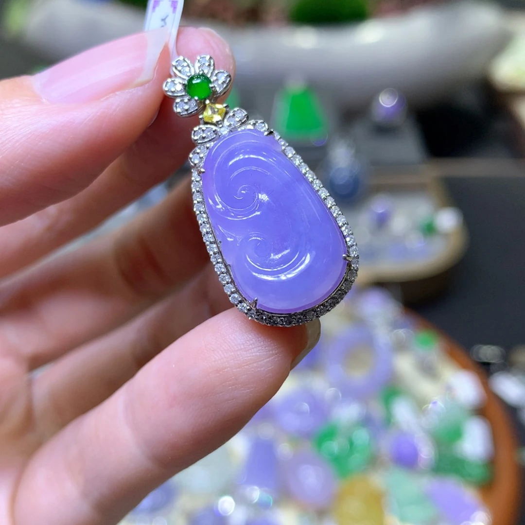 【闪购商品】翡翠颈饰18K金镶嵌翡翠吊坠项链