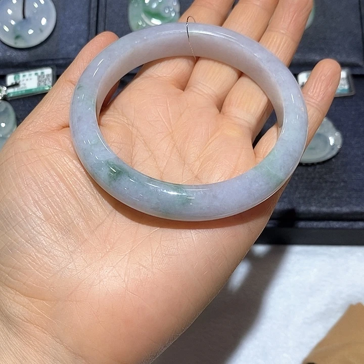 翡翠手镯未镶嵌翡翠手镯
