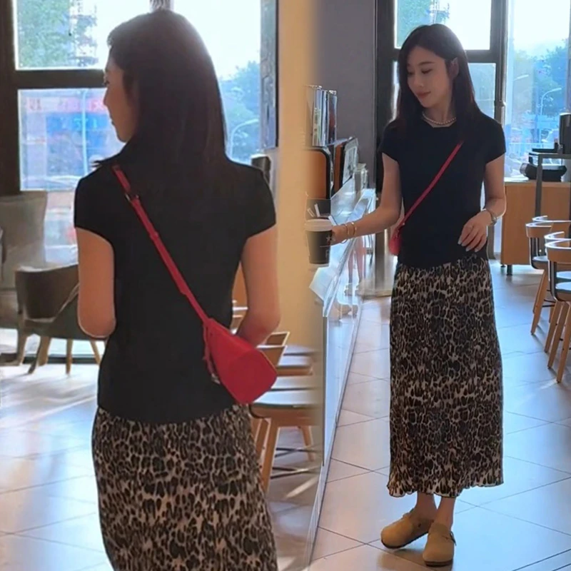 时尚洋气夏装一整套小众圆领显瘦短袖T恤百搭豹纹半身裙两件套女