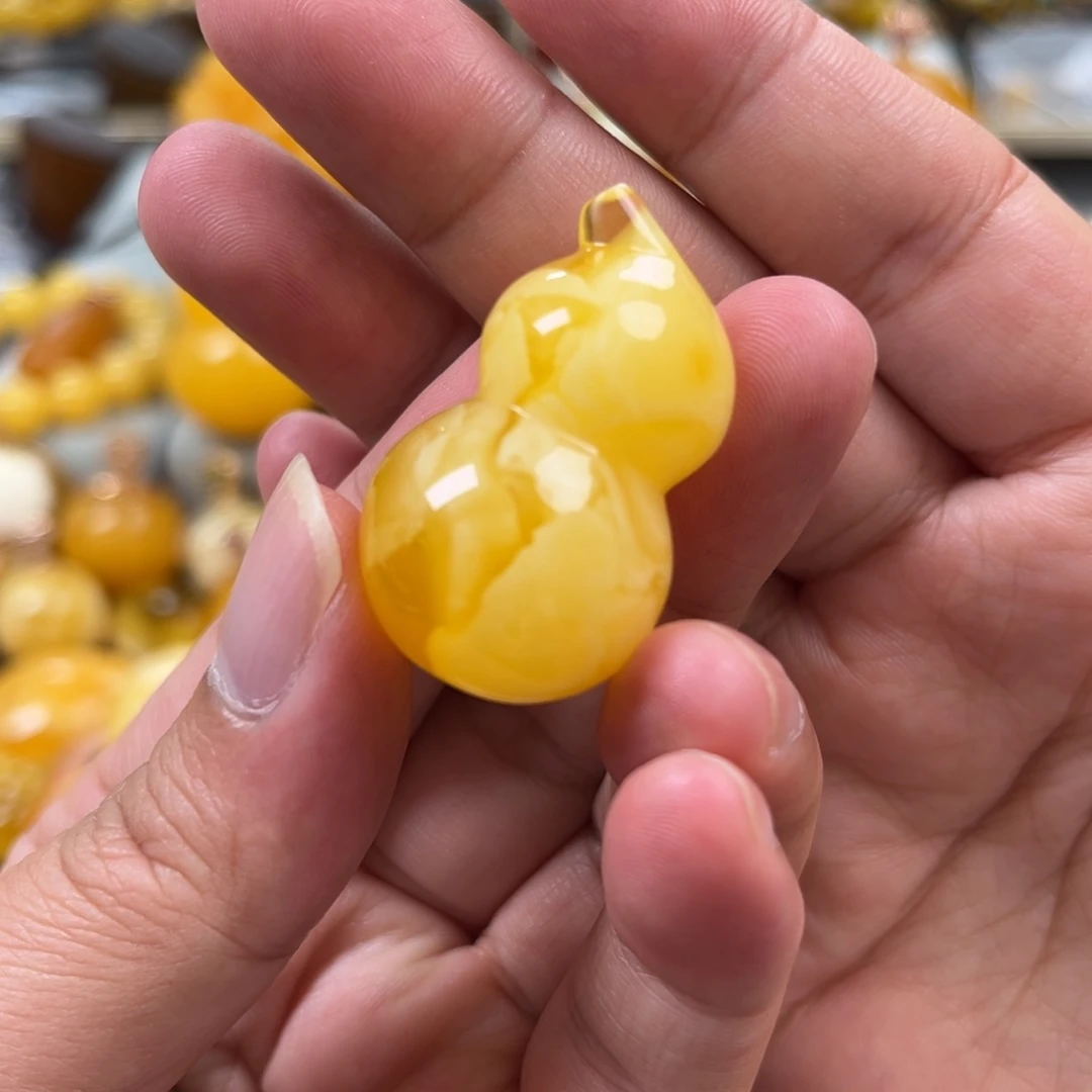 蜜蜡未镶嵌珠宝奇石