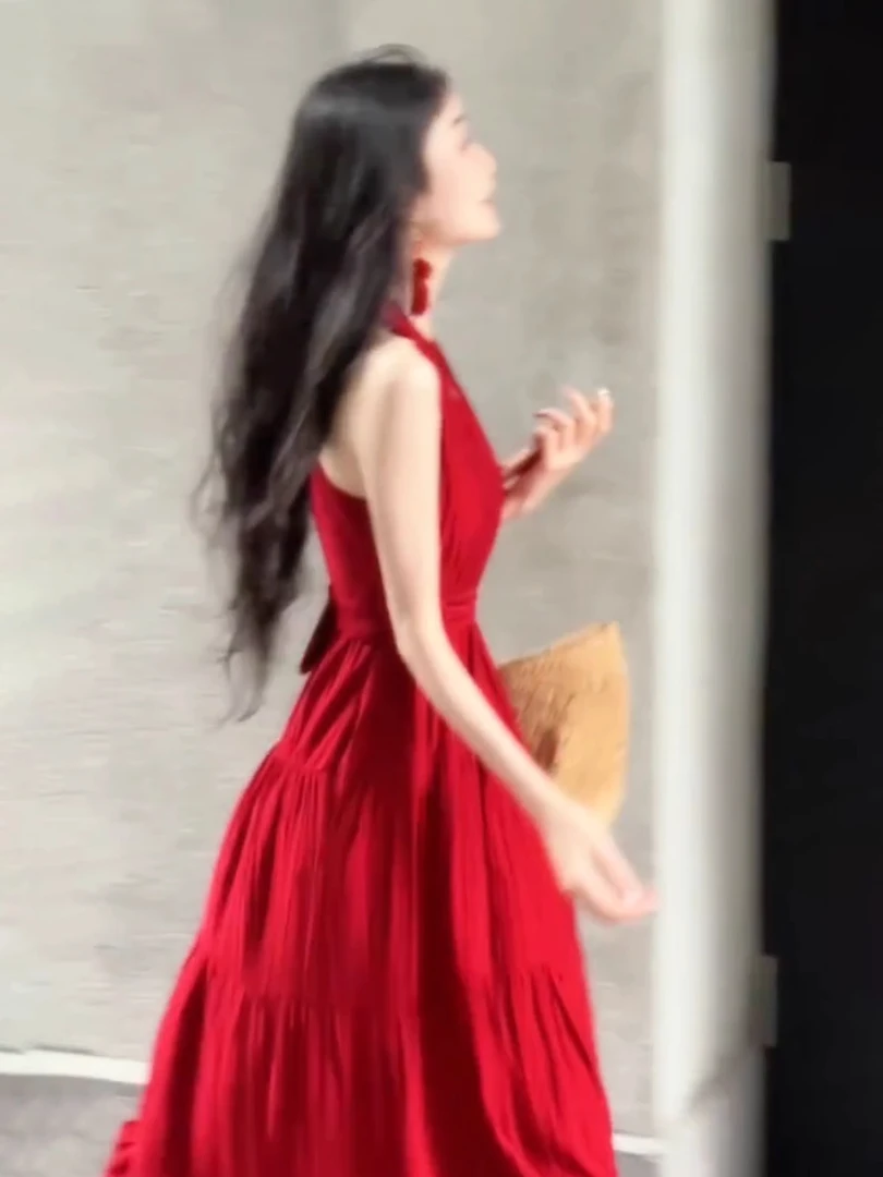收腰法式露背纯欲连衣裙红色气质V领女装夏季性感无袖高腰设计感