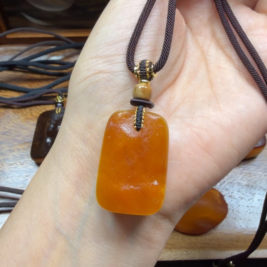 琥珀未镶嵌吊坠(赠链)