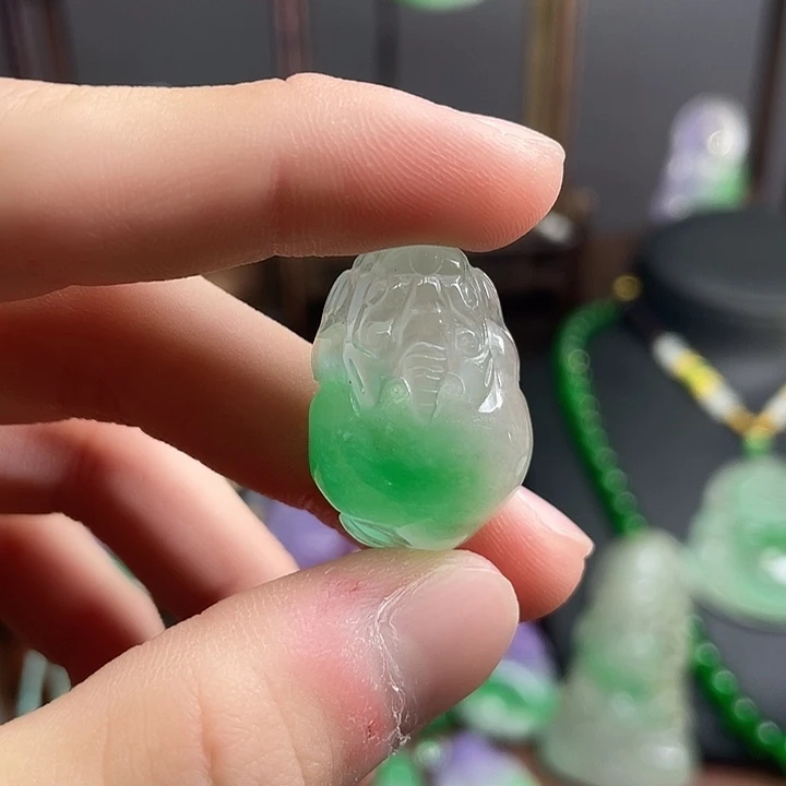 翡翠未镶嵌吊坠(赠链)