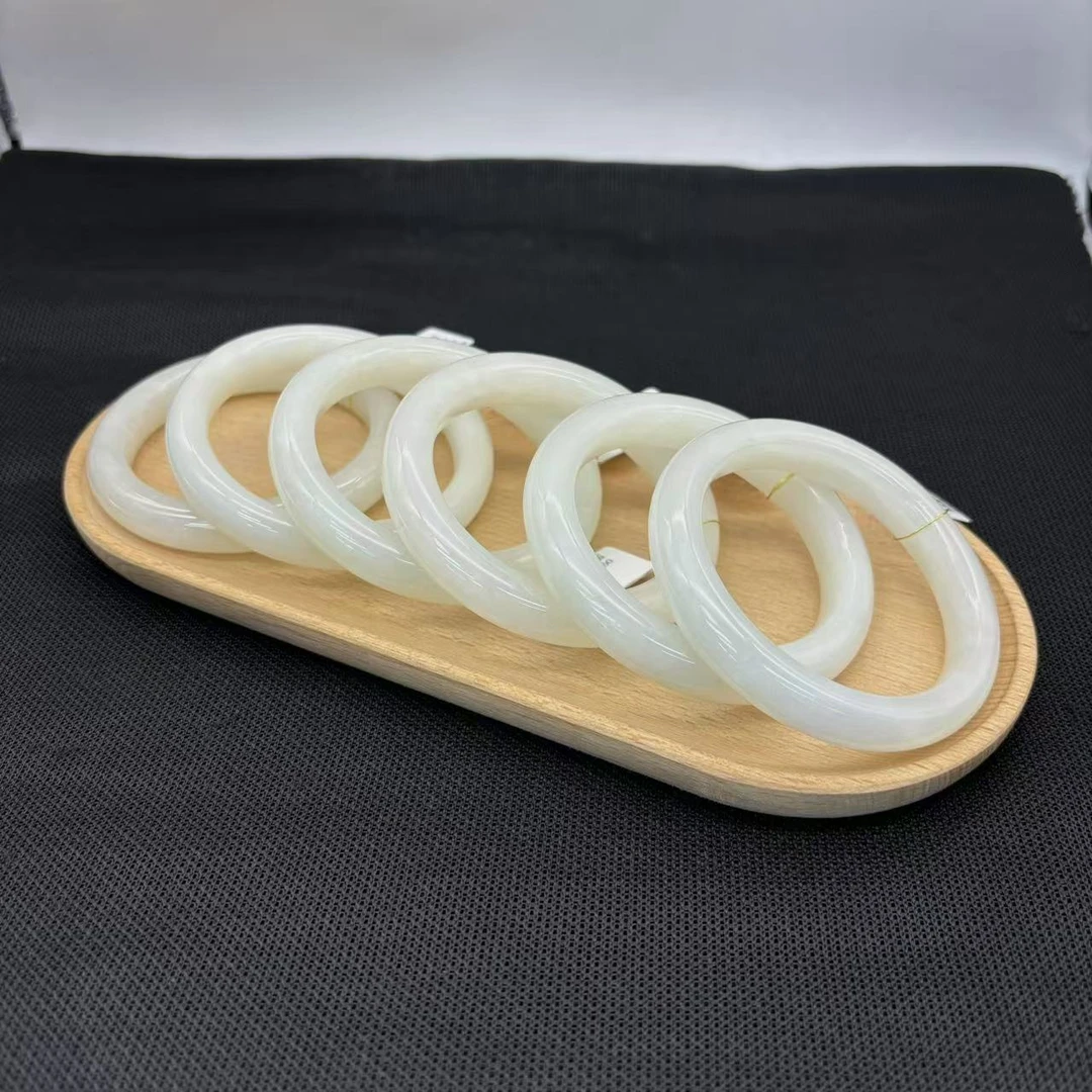 天然和田玉手镯精美时尚气质有瑕款多样性发货其一83