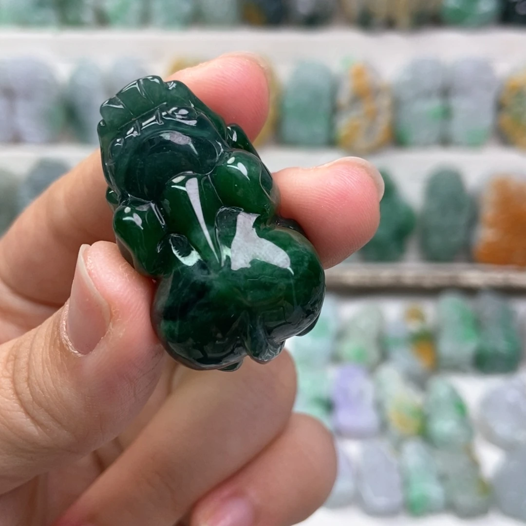 翡翠未镶嵌吊坠(赠链)