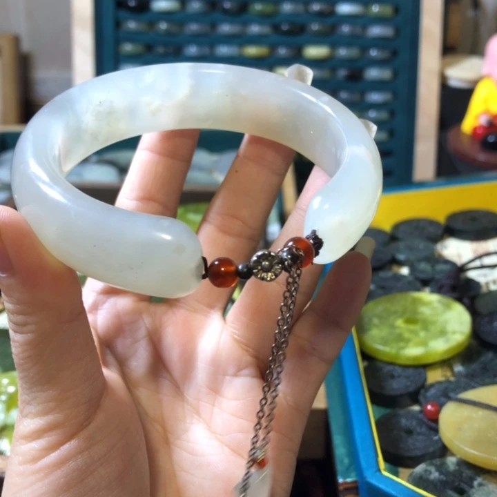 岫玉未镶嵌岫玉手镯