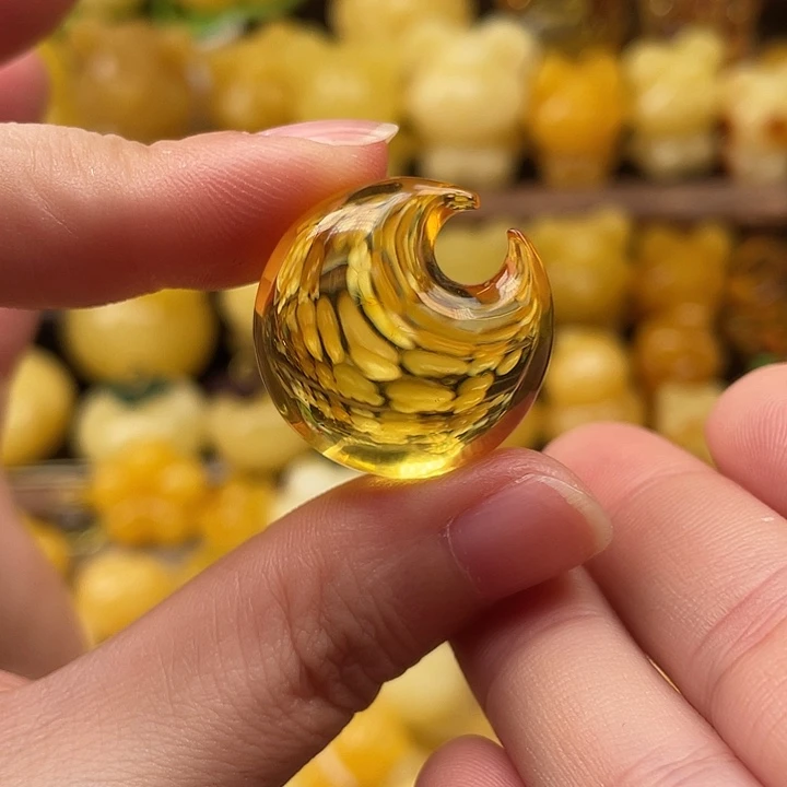 琥珀未镶嵌珠宝奇石