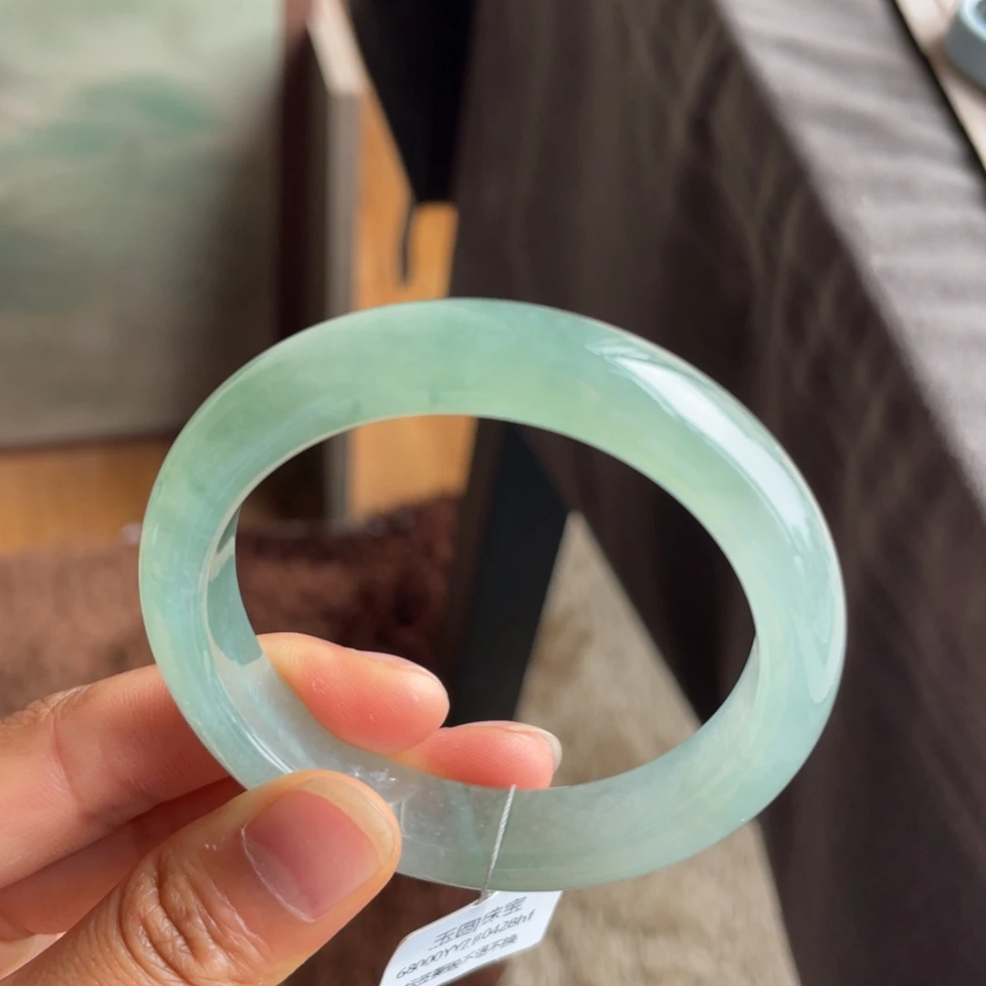 翡翠手镯未镶嵌冰绿