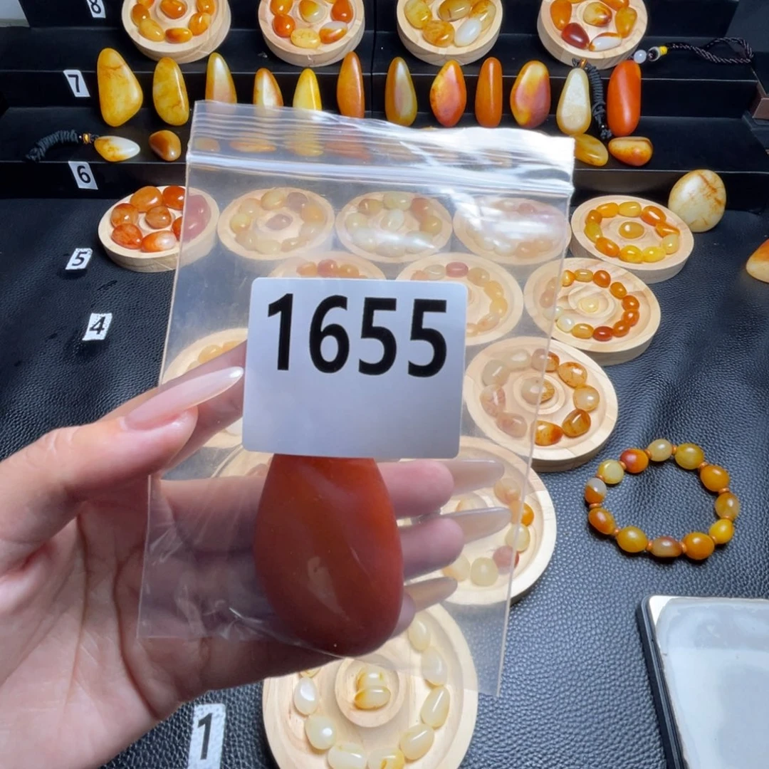 和田玉未镶嵌吊坠(不含链)H****?