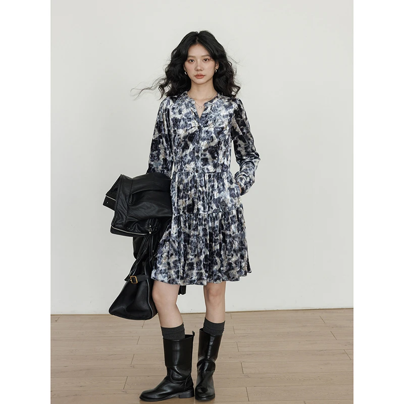 vastand维尚 2025新款冬季丝绒v领印花连衣裙显瘦法式时尚衬衫裙