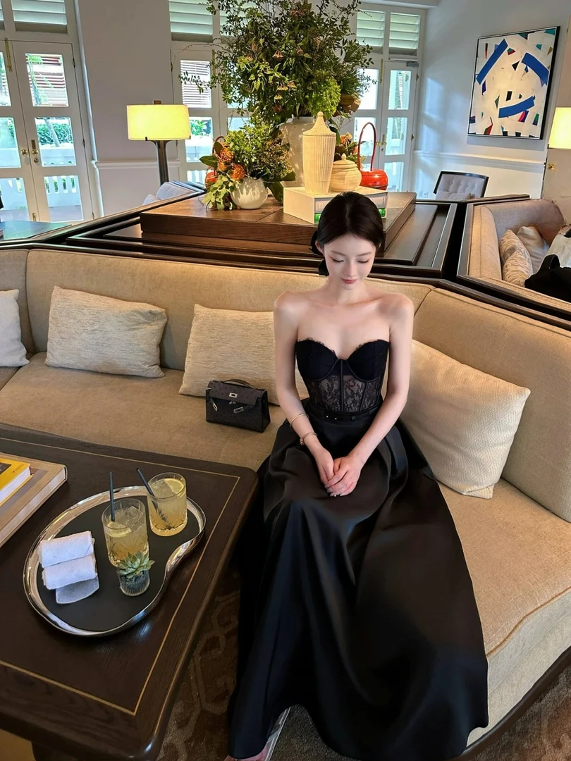 2025夏季新款高级感纯欲性感修身抹胸背心配高腰百褶半身裙两件套